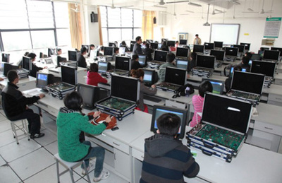 計(jì)算機(jī)實(shí)驗(yàn)中心 技術(shù)開發(fā)的創(chuàng)新引擎